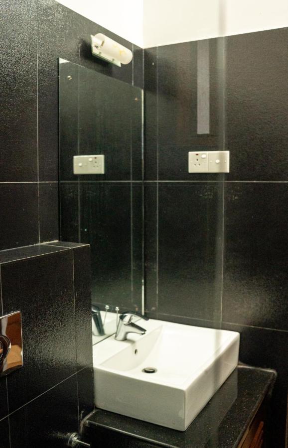 Battaramulla Boutique Villa سري جاياواردنيبورا كوتي المظهر الخارجي الصورة